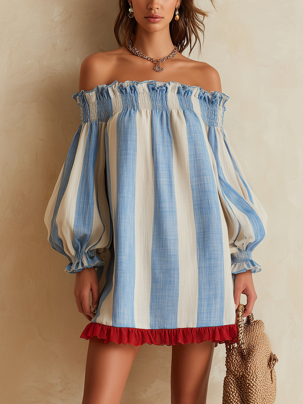Ondine | Mini-robe rayée bleu et blanc à épaules dénudées et ourlet contrasté