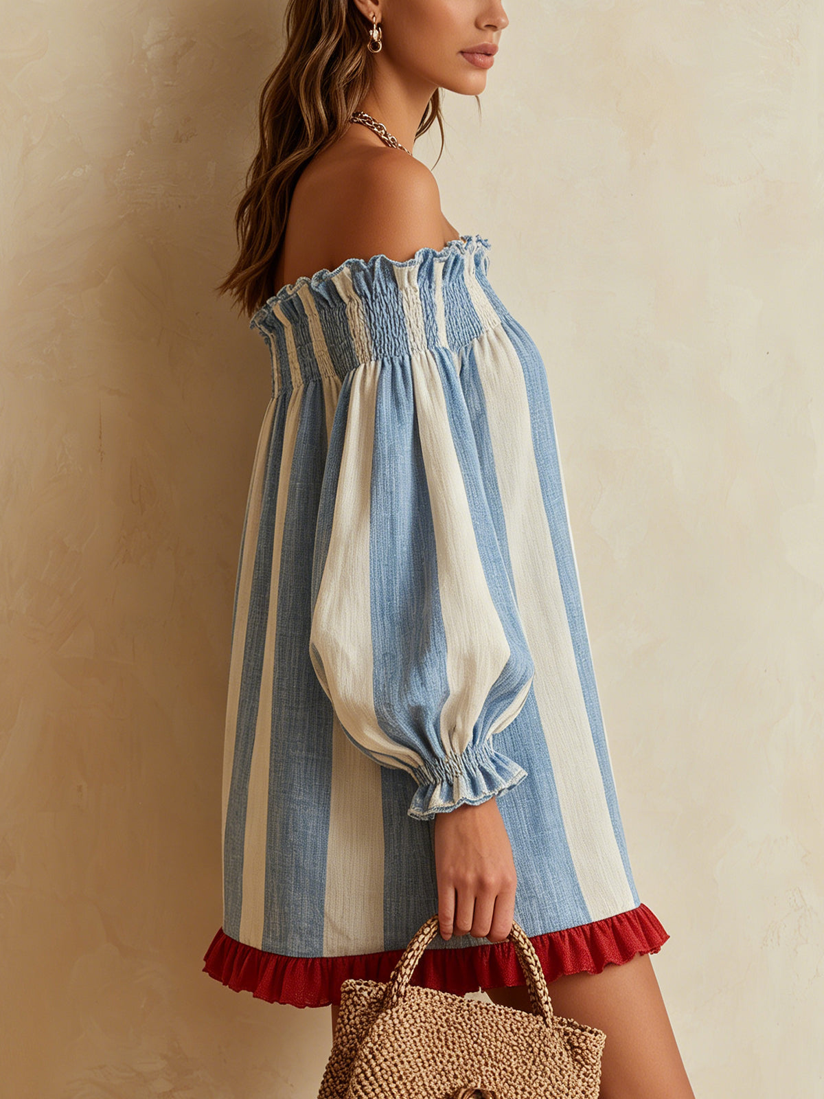 Ondine | Mini-robe rayée bleu et blanc à épaules dénudées et ourlet contrasté