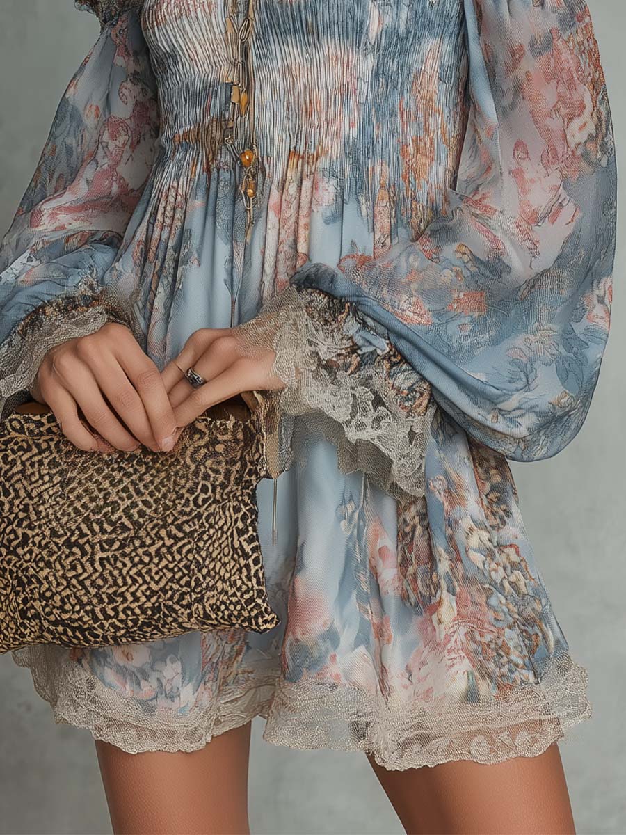 Romane | Robe courte en mousseline froncée à épaules dénudées et fleurs romantiques