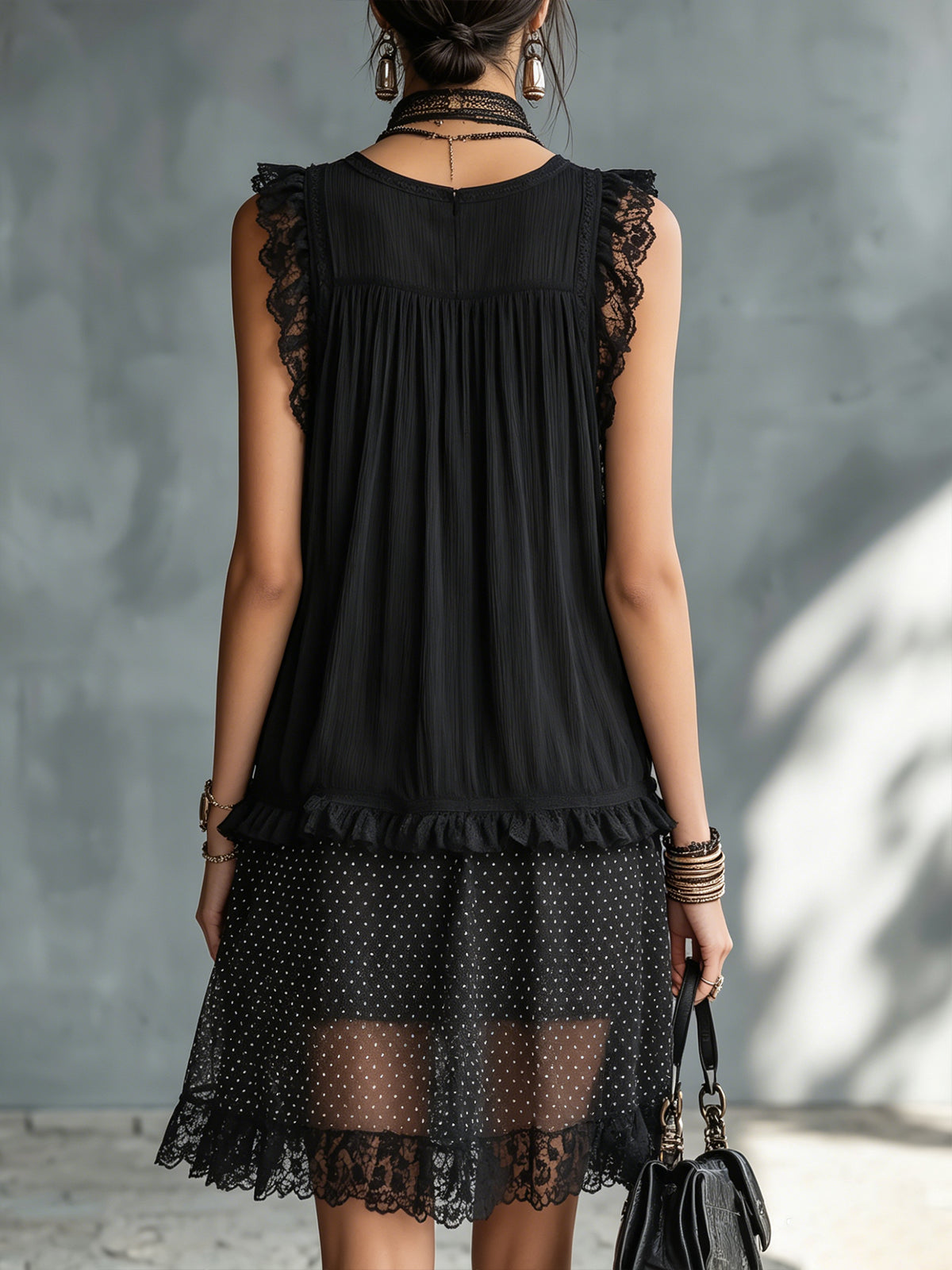 Pauline | Robe courte transparente à pois, volants et bordure en dentelle noire