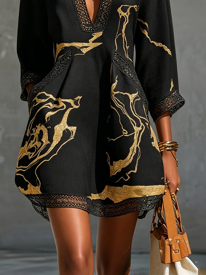 Léonie | Mini-robe en dentelle crochetée noire à motifs dorés et décolleté en V