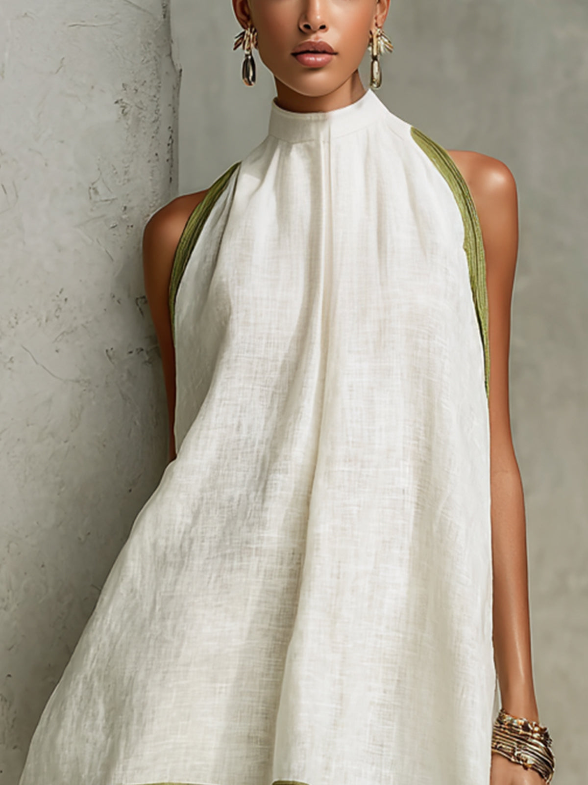 Agathe | Robe trapèze courte sans manches à fleurs blanche et vert olive