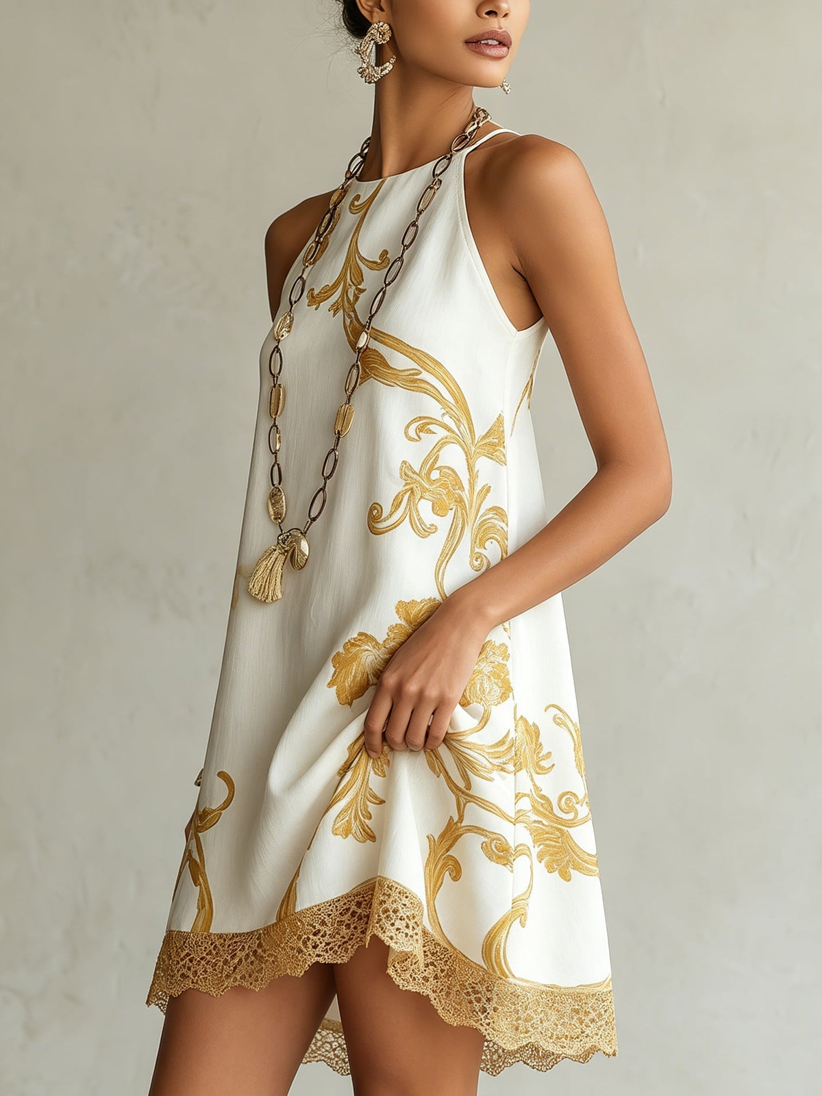 Héloïse | Robe courte en dentelle blanche à motifs dorés