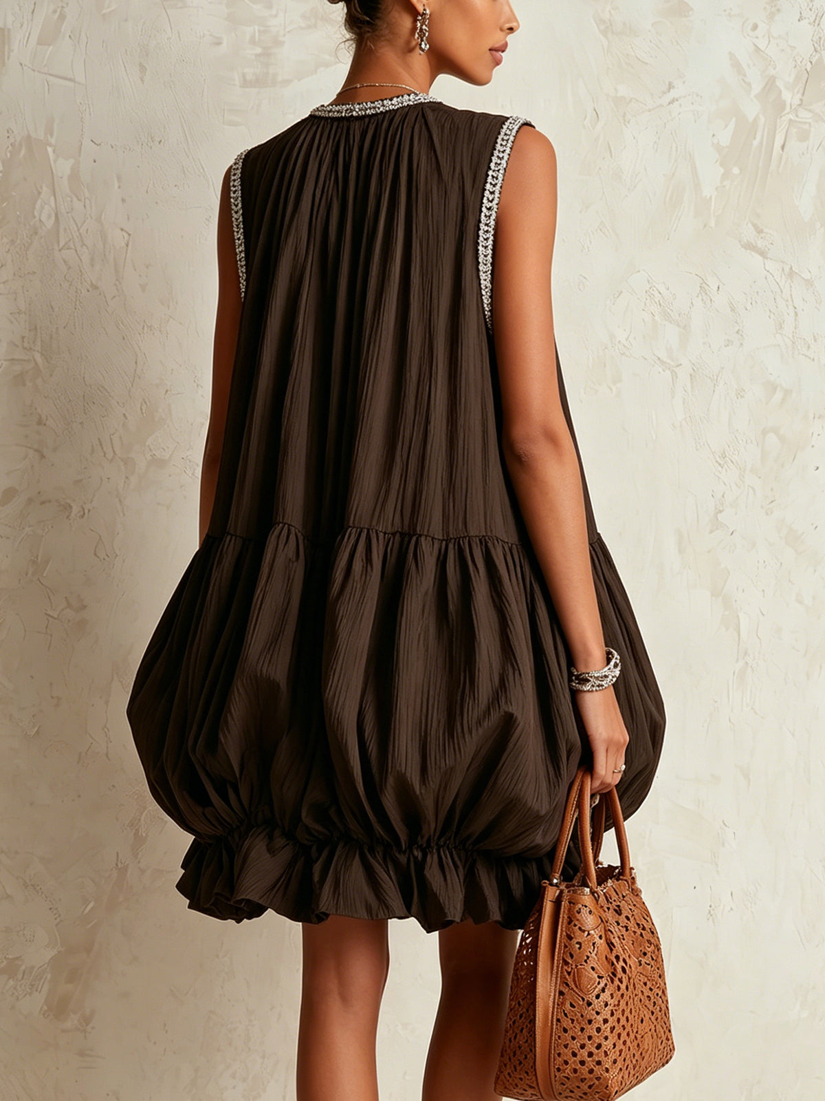 Colette | Mini-robe sans manches marron à ourlet bouffant