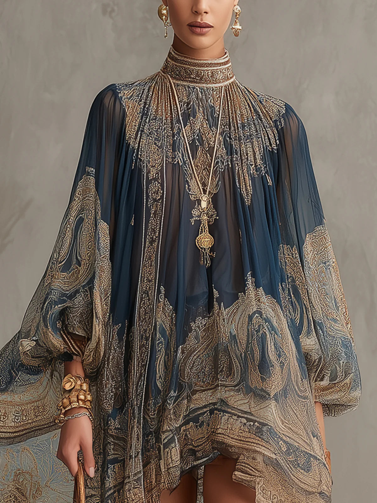 Bérénice | Robe courte asymétrique en mousseline à imprimé baroque bleu marine et col montant